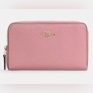 💗🎀NWT Coach medium zip around wallet in true pink
